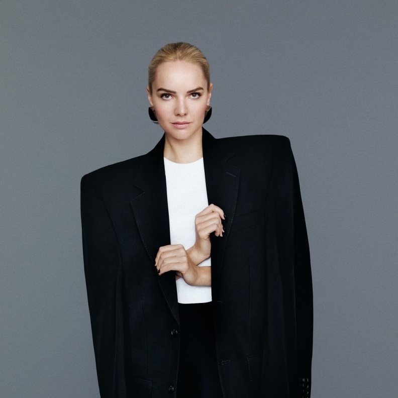 علامة إيلي صعب تعيّن Marina Raphael مديرة فنية وتصميمية لحقائب اليد 