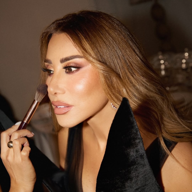 هدايا مستحضرات احمر خدود لجعل إطلالتك أكثر جاذبية وبهجة خلال موسم  الأعياد