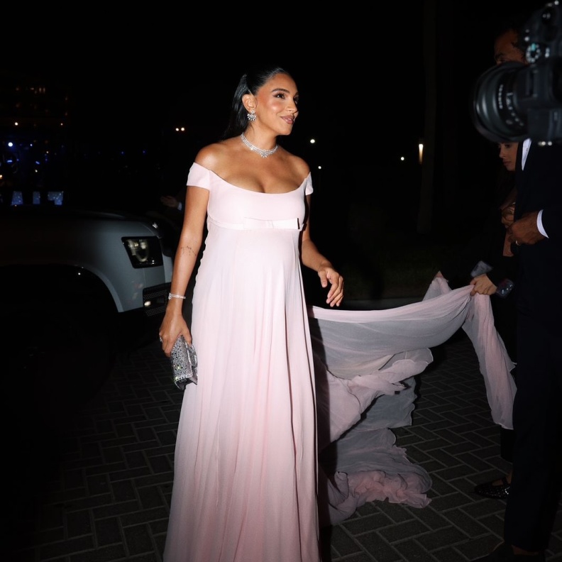 تفاصيل اطلالة سلمى أبو ضيف بالفستان الوردي ونظرة على مجموعة من اطلالاتها