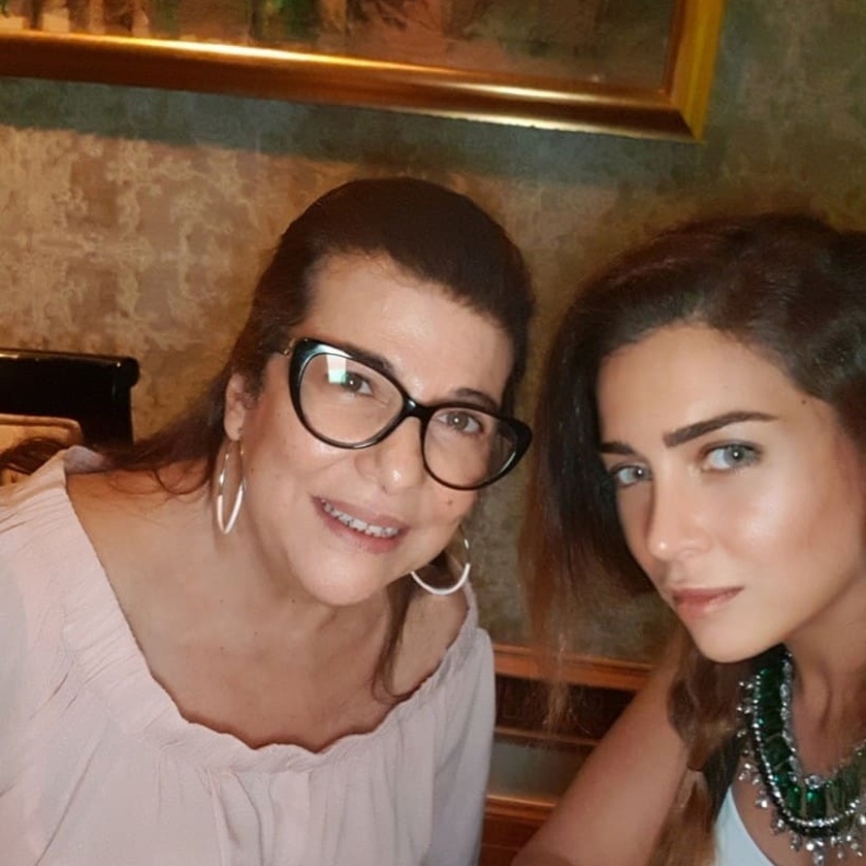 مي عز الدين ووالدتها الراحلة