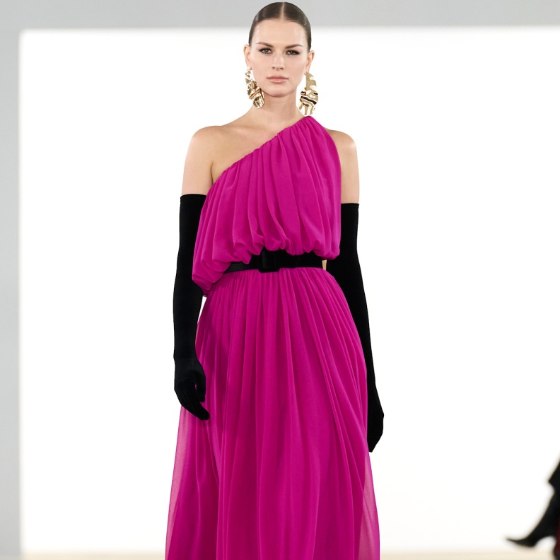 فستان سهرة للحوامل مع حزام من Badgley Mischka 