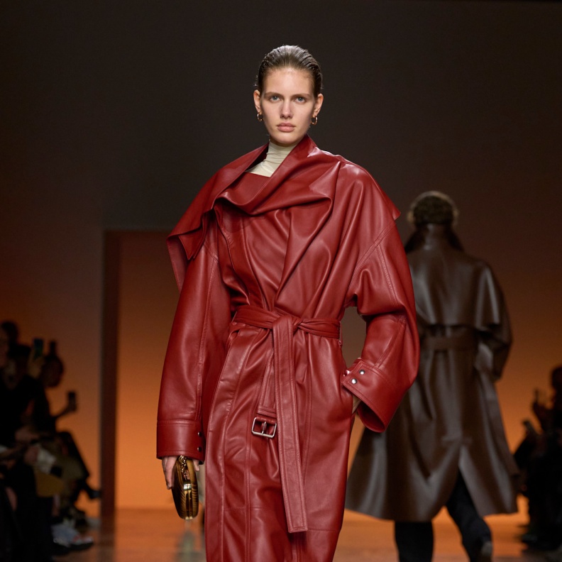 المعطف الجلد من Bottega Veneta