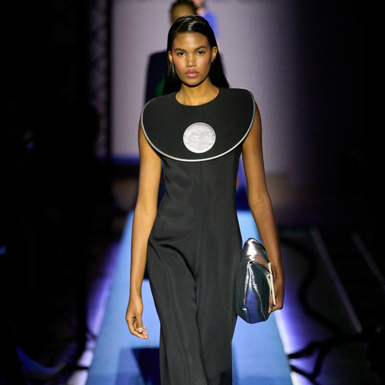 إطلالة من Pierre Cardin