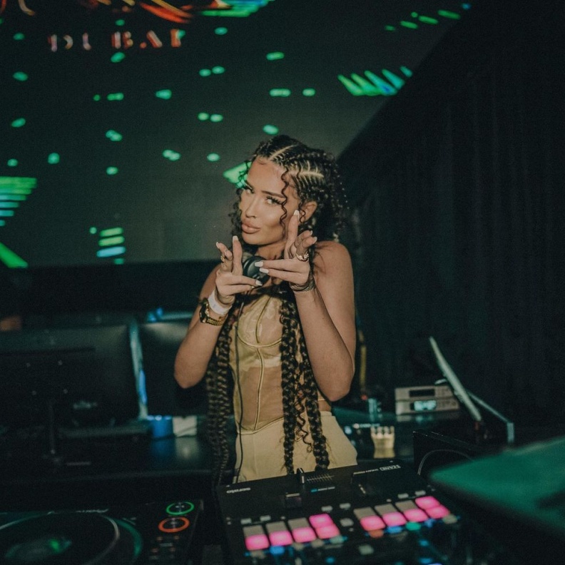 DJ Laty في حفل بيست هاوس من تصوير Marco Milko