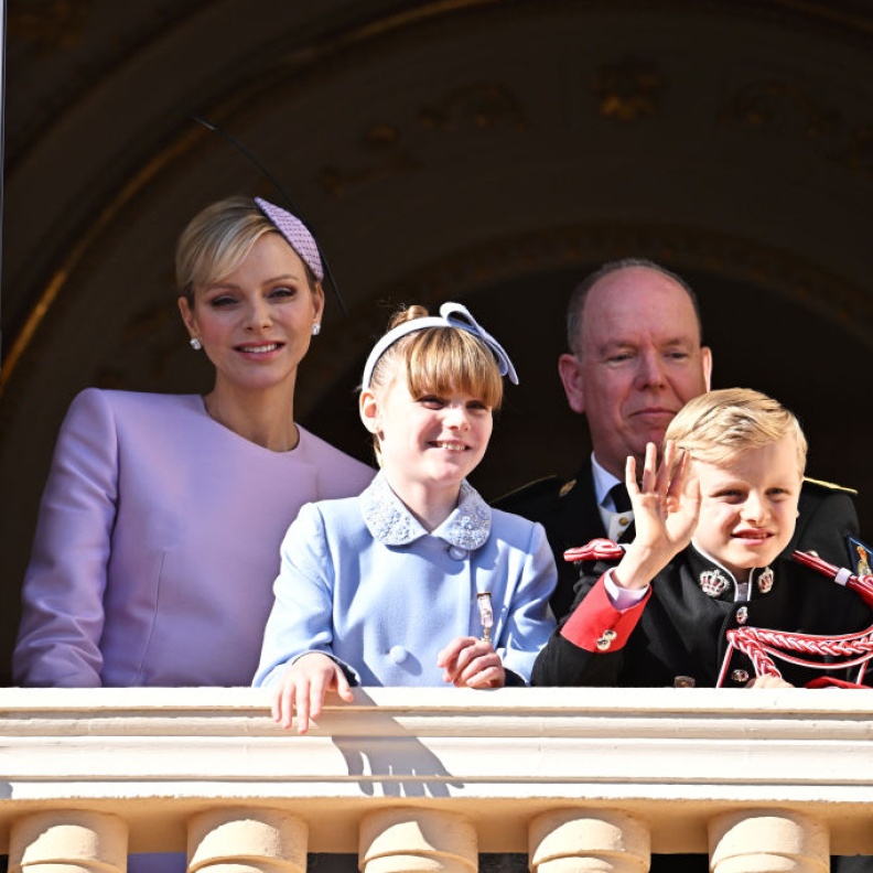 توأم موناكو يضفيان لمسة من السحر على احتفالات اليوم الوطني