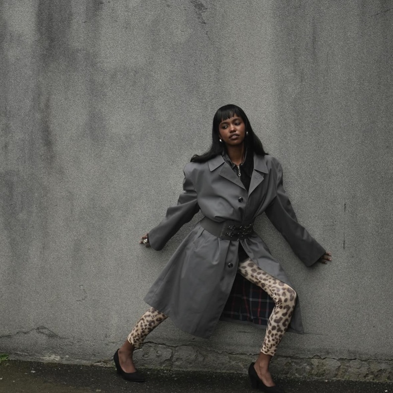 خاص لـ"هي": كيف تمزج رقيه طاهر بين الإبداع الفرنسي وجماليات الشرق في عالم الأزياء؟