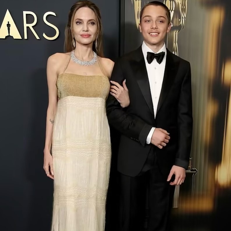 أنجلينا جولي وابنها