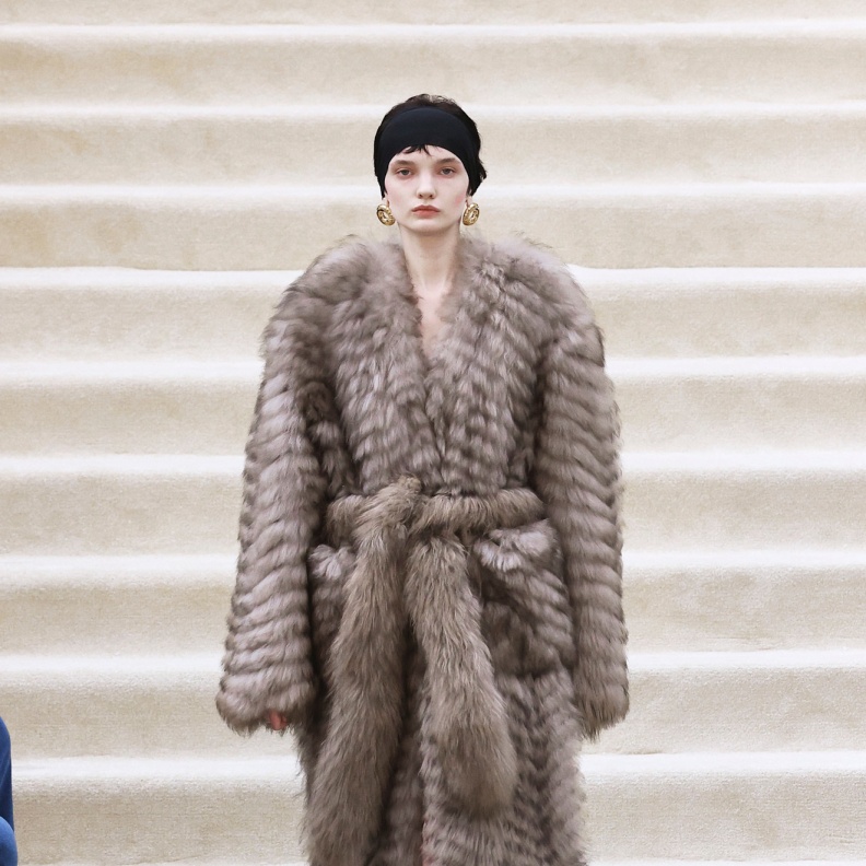 معطف فرو اصطناعي من Wei