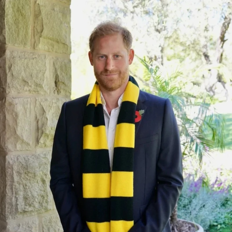 هاري يظل وفياً لتقاليد العائلة في "يوم الذكرى"