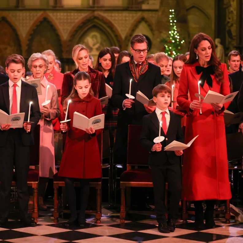 أجمل بطاقات عيد الميلاد للعائلات الملكية 2024