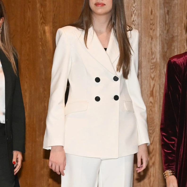 الأميرة صوفيا تذهل العالم في أول مهمة منفردة