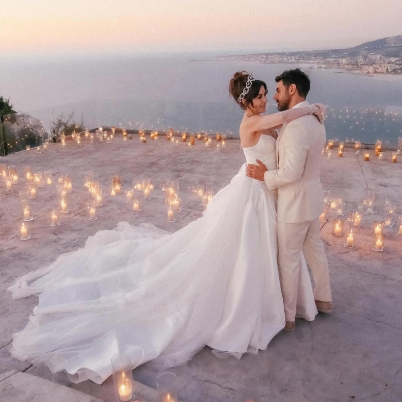 الصور الأولى من حفل زفاف الممثلة اللبنانية سارة أبي كنعان على الممثل وسام فارس بعد قصة حب دامت لخمس سنوات.