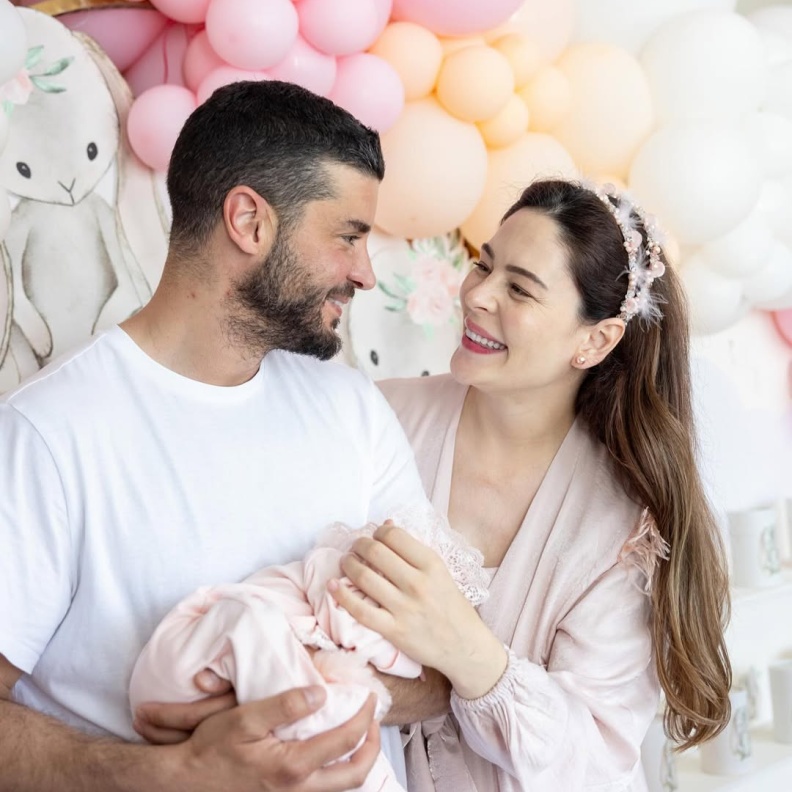 نجوم أتراك رزقوا بمولود جديد في 2024