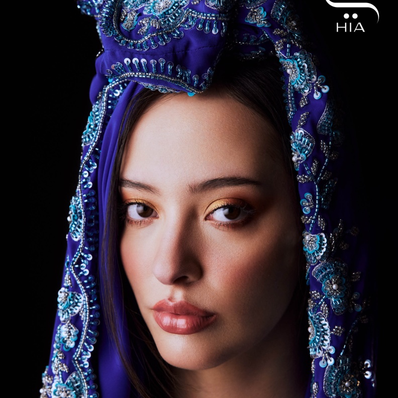 الفنانة المغربية فوزية بتصاميم مجوهرات ناعمة تليق بالأزياء الأنيقة