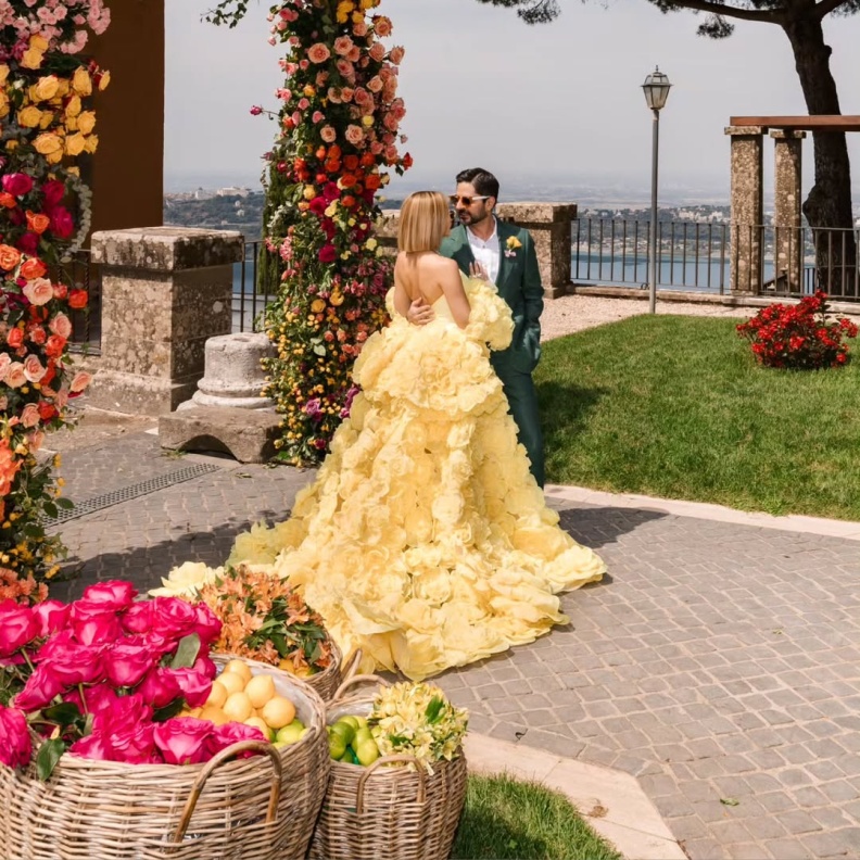 حفل خطوبة مميز بالأجواء والألوان وحتى إطلالة العروس