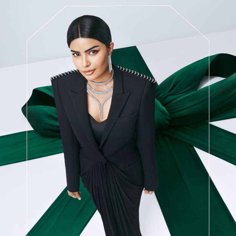 قطع مجوهرات فارهة تألقت بها نجمات السعودية خلال عام 2024 