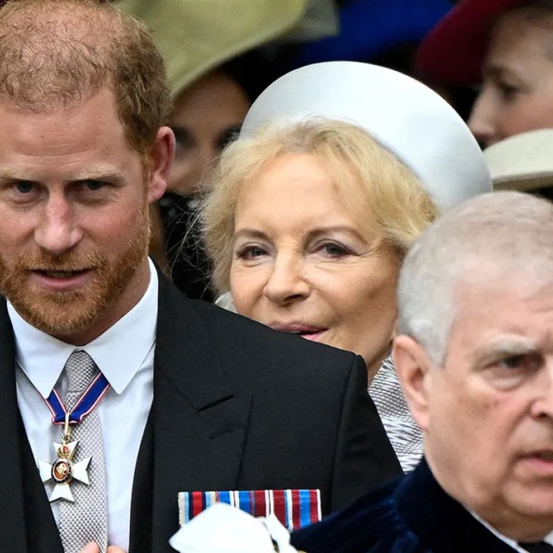 لهذا السبب الملك تشارلز لن يسحب الألقاب الملكية من أندرو وهاري