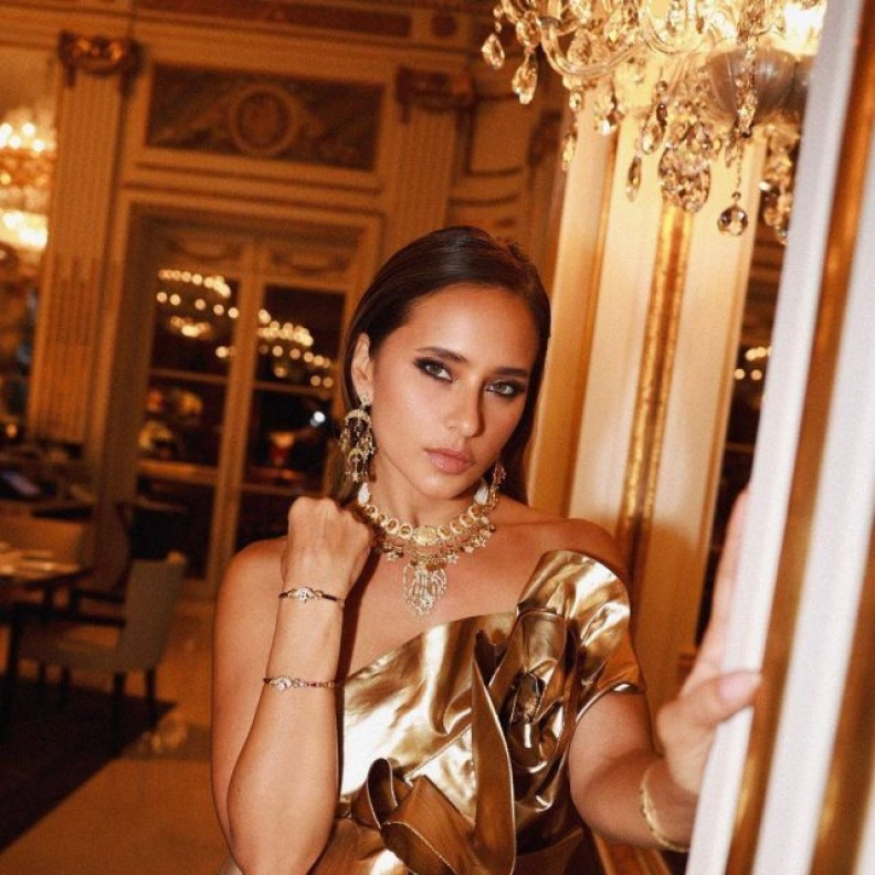 أبرز تصاميم المجوهرات اللافتة للنجمة نيللي كريم خلال عام 2024