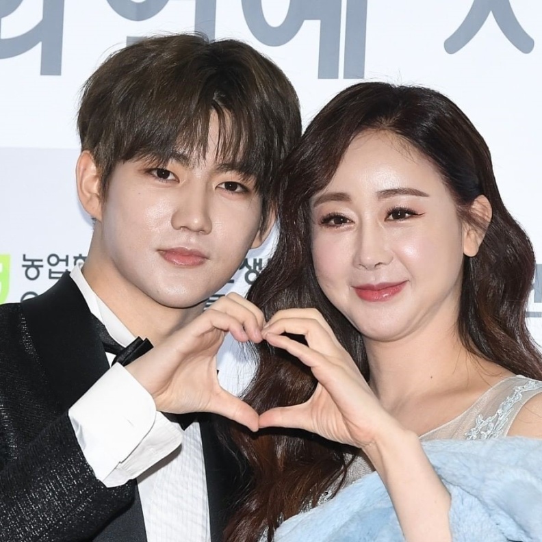 هام سو وون Ham So-won (48) وتشين هوا Chen Hua (30)