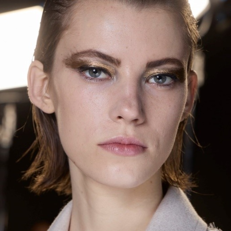 رسمات المكياج الذهبي والداكن من Jason Wu