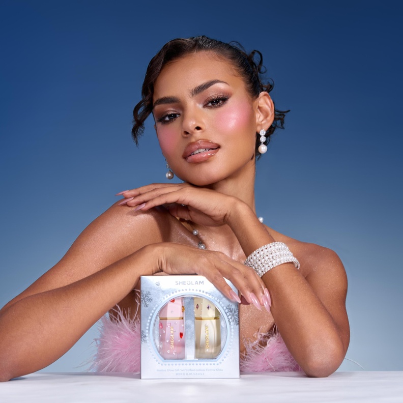 مجموعة احمر خدود كعكة الحب المحبوبة مع فانيليا فروست