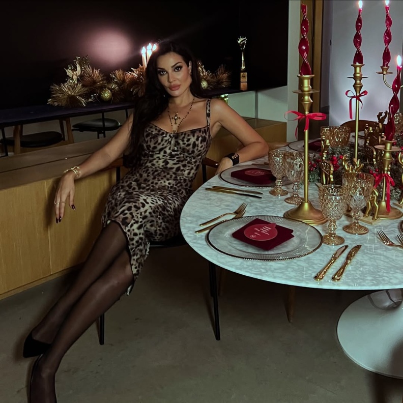 اجمل اطلالات النجمات بفساتين النقشة البرية من التايجر والفهد في حصاد عام 2024