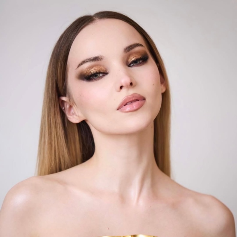 ارسمي بهجة موسم الأعياد على جفونك مع خياراتنا المجرّبة من علب ظلال عيون براقة