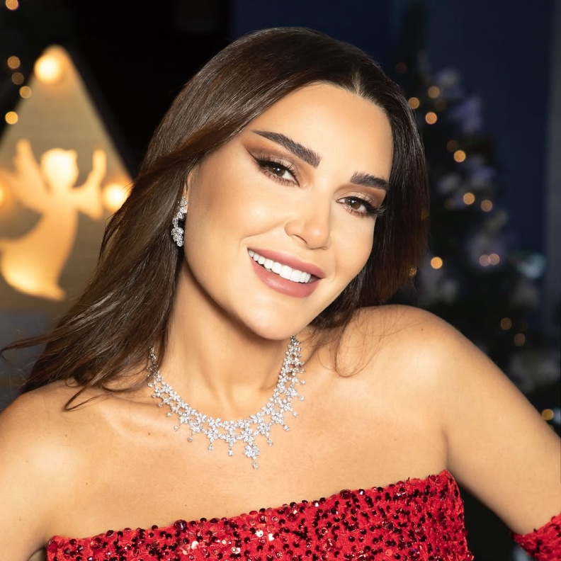 سيرين عبد النور بالمكياج البرونزي في موسم الاعياد