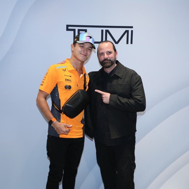 LANDO NORRIS وظهوره المميّز في إفتتاح المتجر الرئيسي لعلامة TUMI الرائدة في دبي مول
