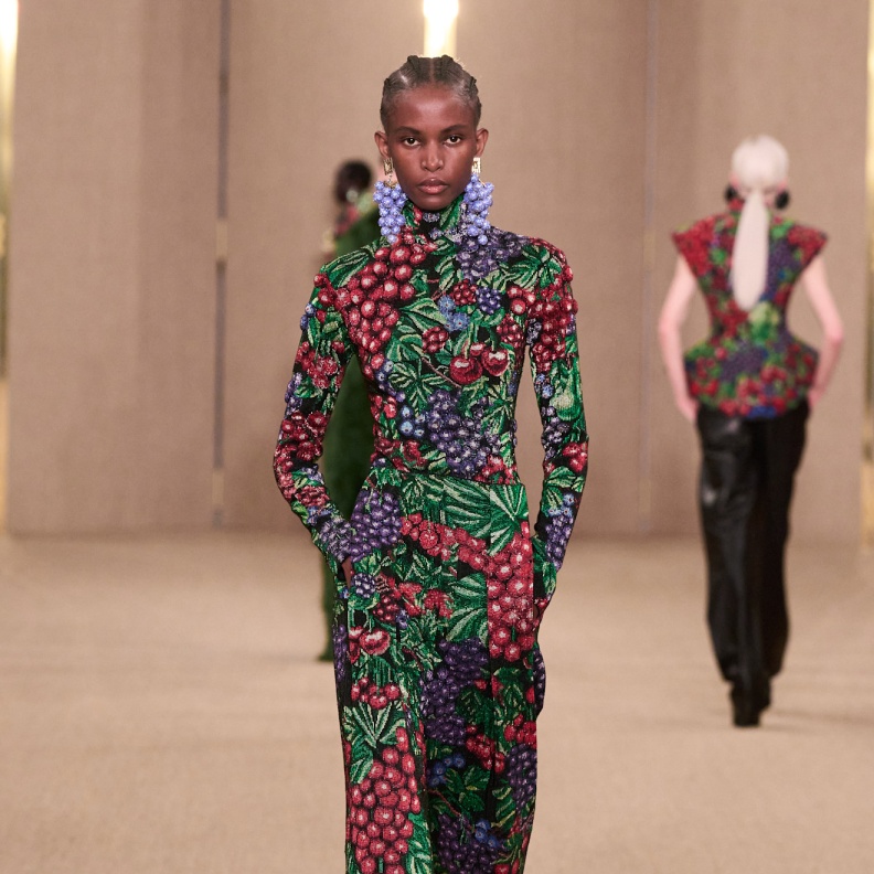 إطلالة من Balmain