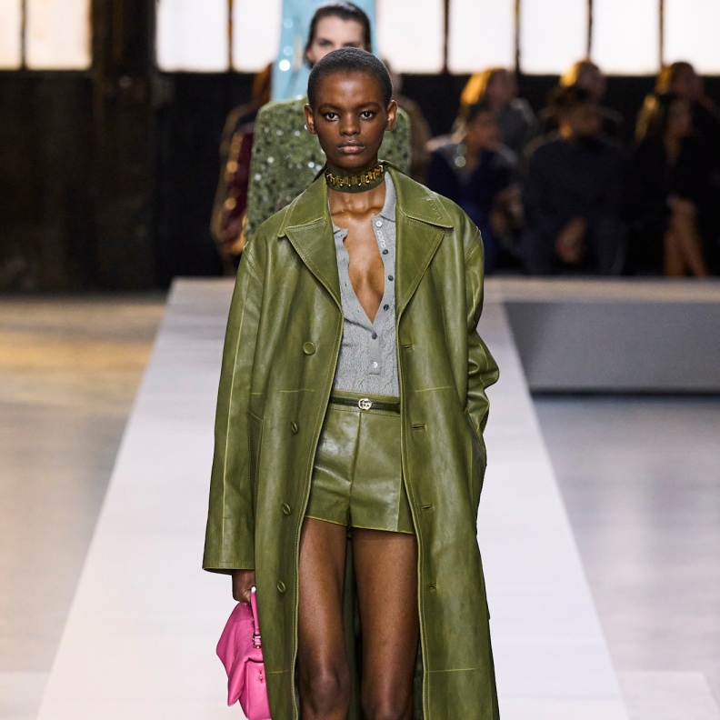 Gucci تنسيق اللون الأخضر المميز في شتاء 2025 من