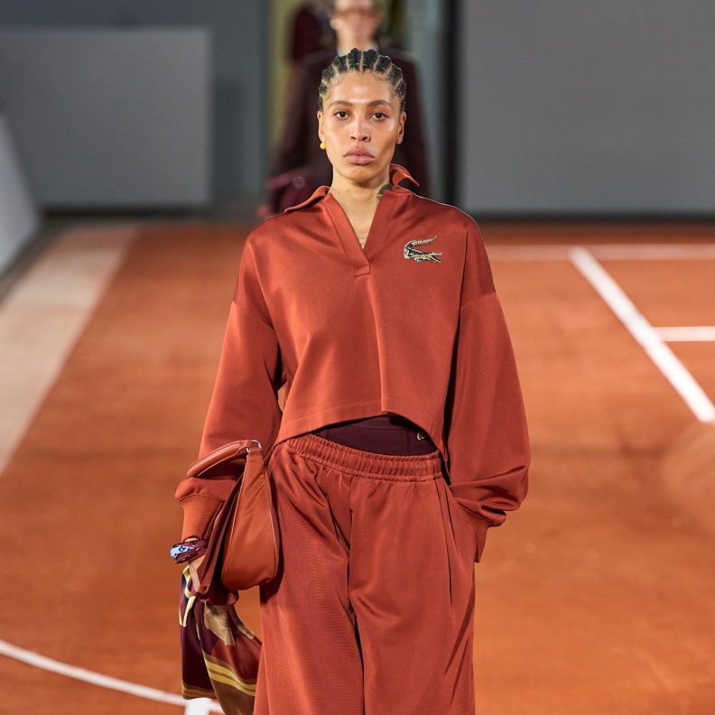 سراويل رياضية واسعة من Lacoste