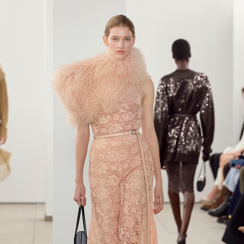 فستان دانتيل للمناسبات من Micheal Kors