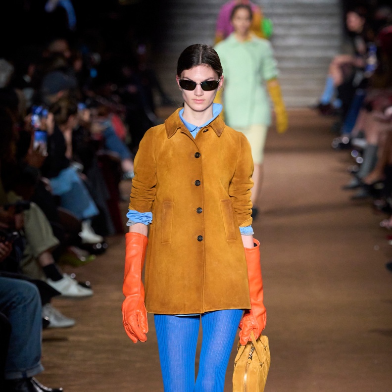 إطلالة من Miu Miu