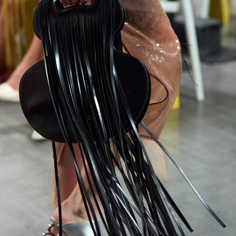 حقيبة مزينة بالشراشيب من Sarawong 