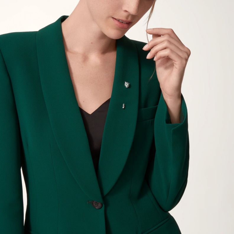 موديلات بروش فاخر لأناقتك في سهرات العام الجديد