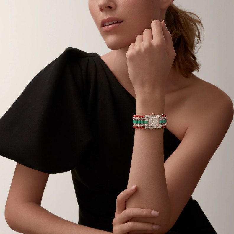 ساعات يد نسائية فخمة لأناقتك في سهرات العام الجديد