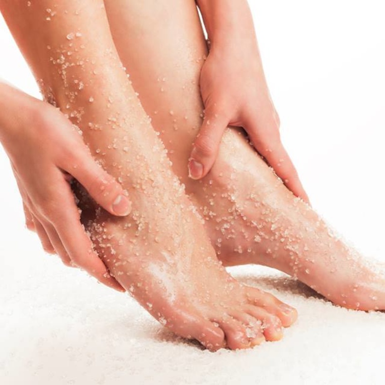 مساج القدمين يزيل التوتر