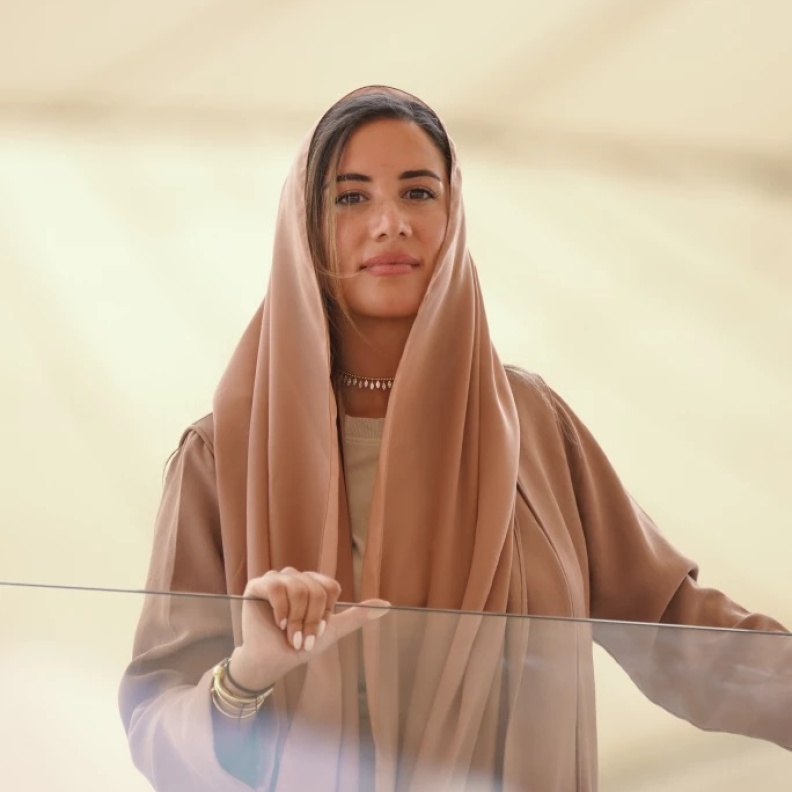 آية البكري الرئيس التنفيذي لمؤسسة بينالي الدرعية الصورة من موقع Sotheby's