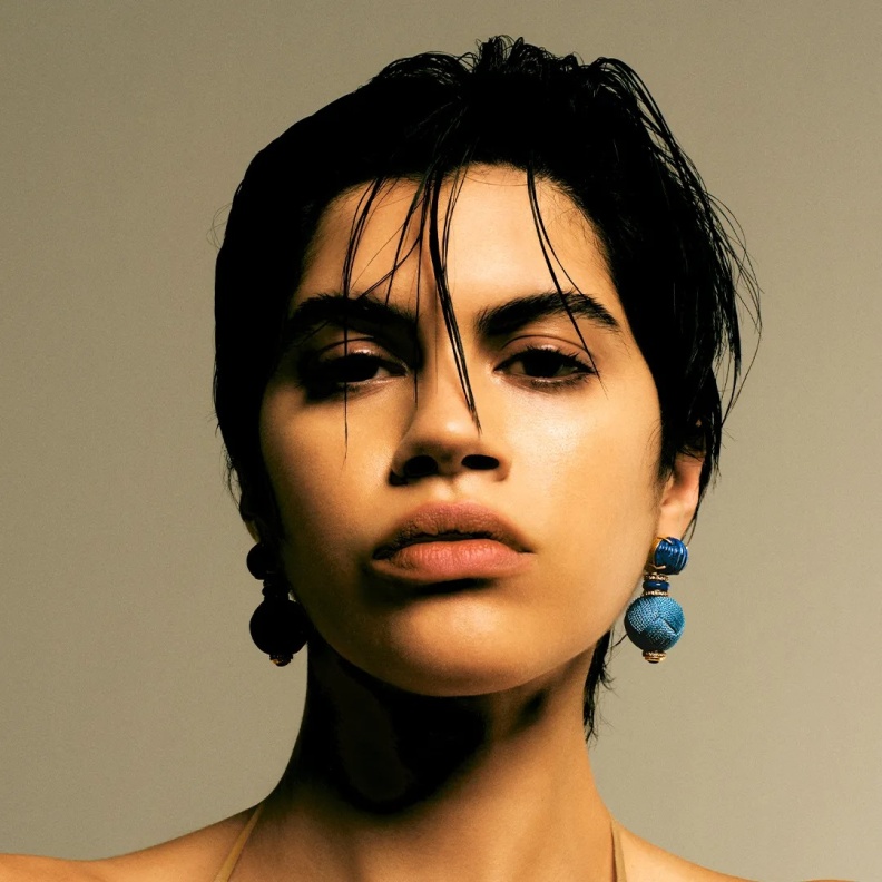 أقراط الكوكتيل لاطلالة مشرقة في سهرات الشتاء الصوة من Sauer