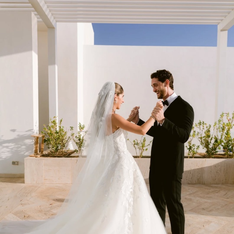 النظرة الأولى بين العريس والعروس