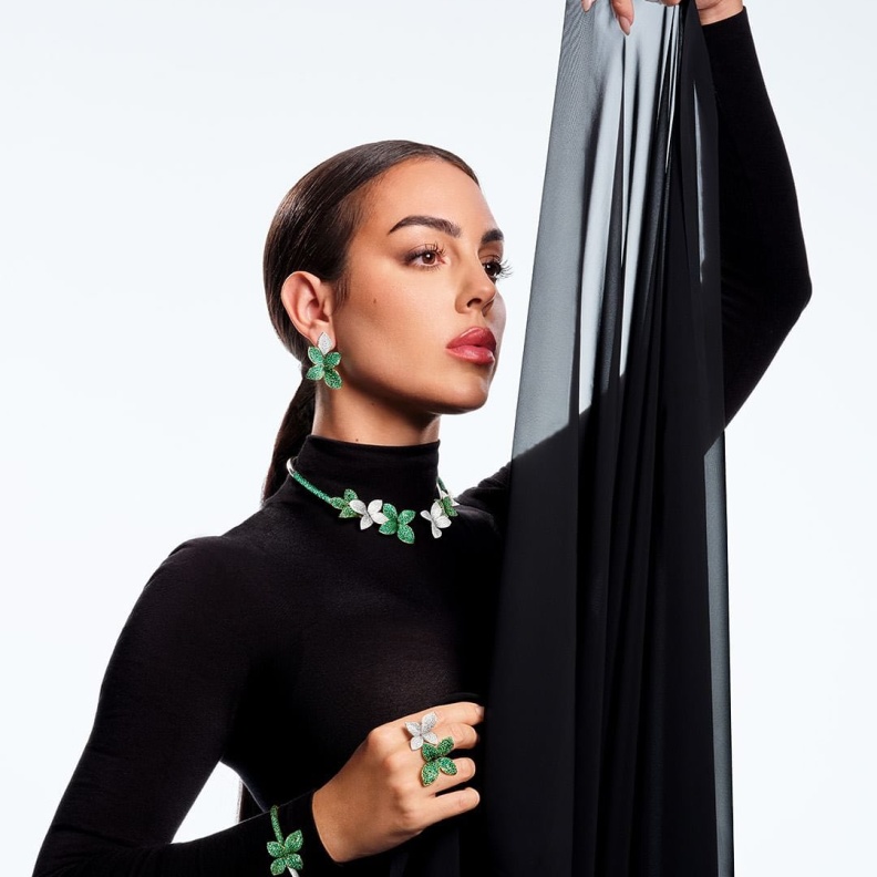 جورجينا رودريغز تستعرض أبرز قطع مجوهراتها عبر انستقرام