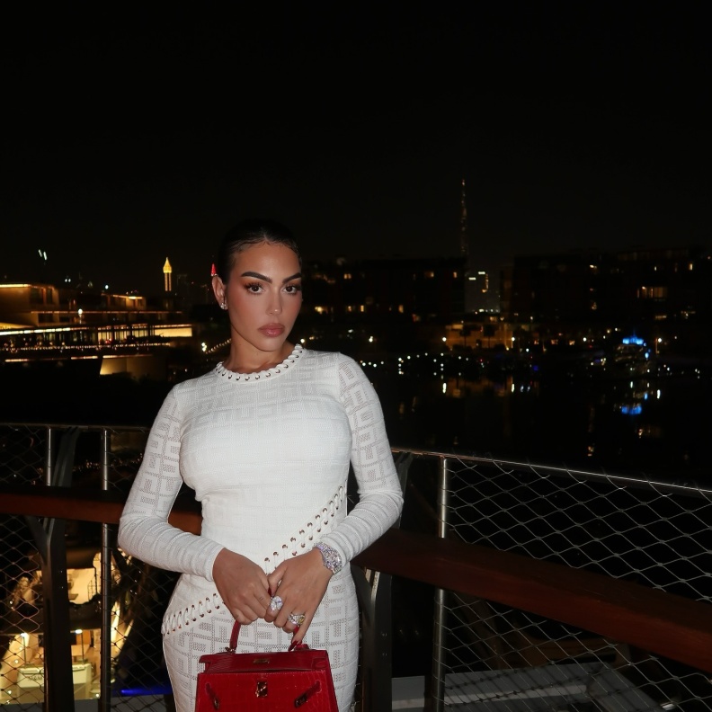 جورجينا رودريغيز Georgina Rodríguez تُعرف بأسلوبها الفريد في اختيار المجوهرات