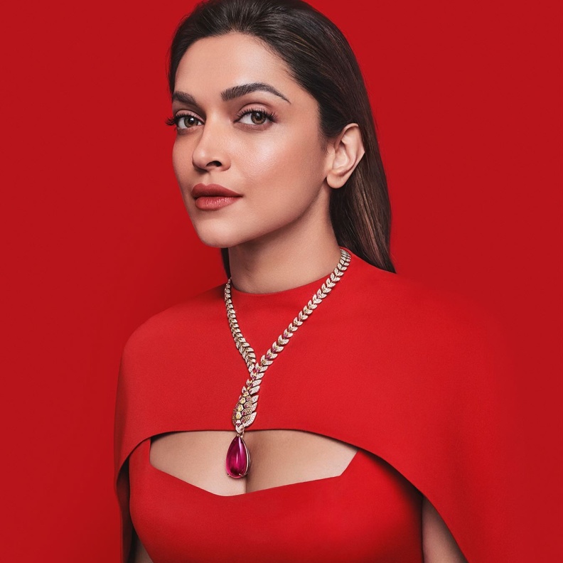ديبيكا بادكون Deepika Padukone بمجوهرات فارهة