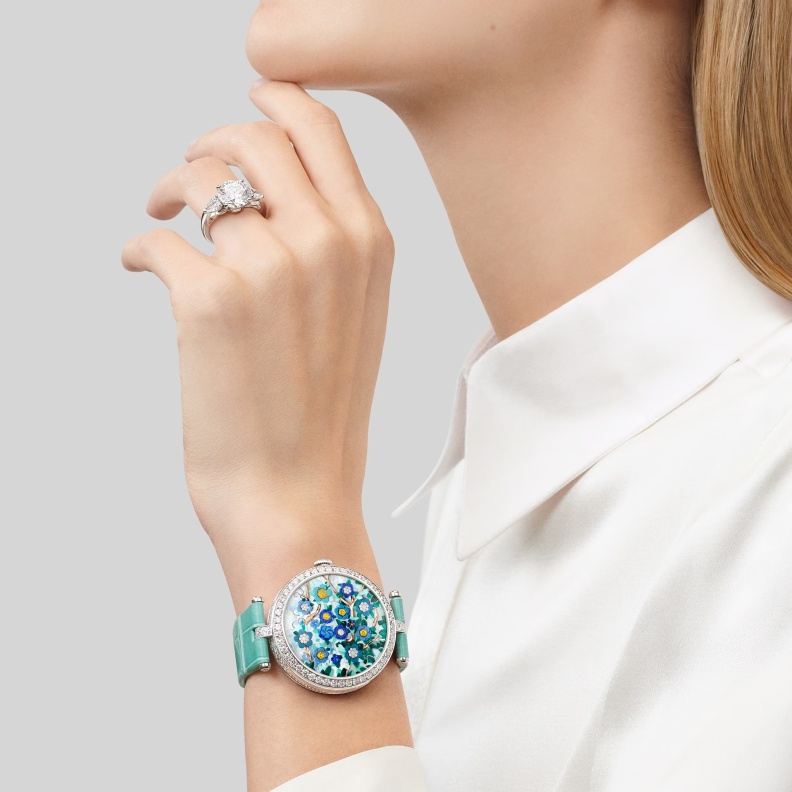 ساعة Lady Arpels Heures Florales من Van Cleef & Arpels