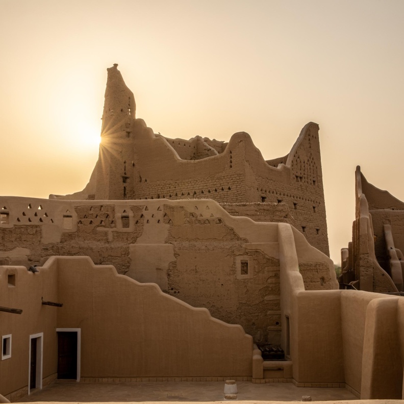 ستشهد المملكة العربية السعودية حدثاً استثنائياً مع تنظيم دار سوذبيز لأول مزاد دولي في تاريخ المملكة