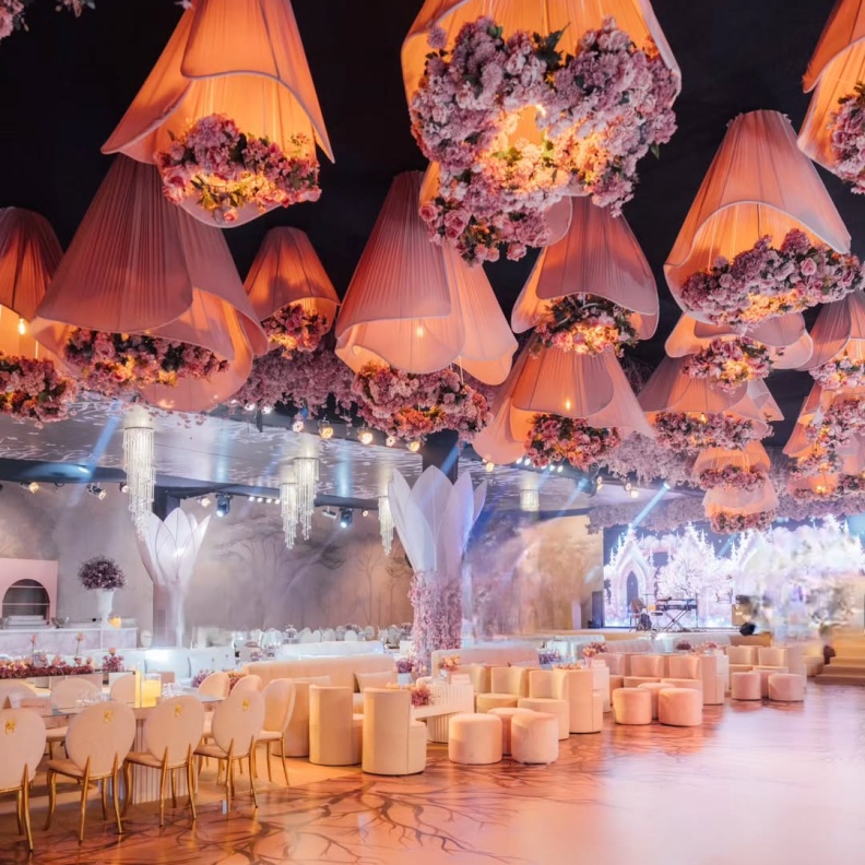 عرس تونسي في دبي بزينة أسقف خيالية