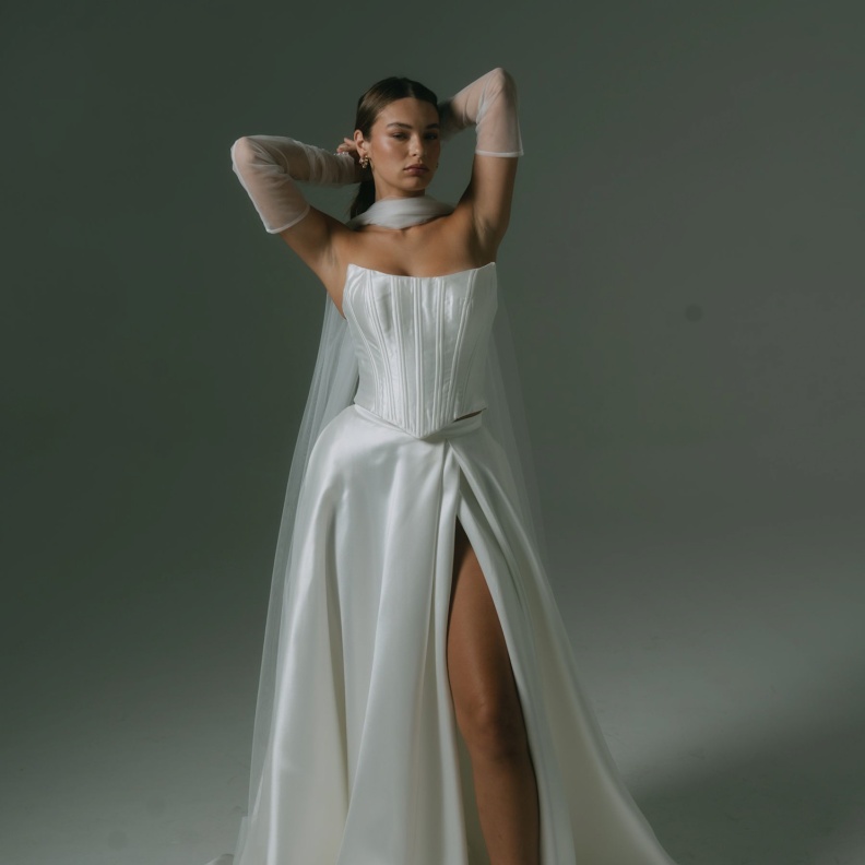 فستان زفاف بقطعتين من دار Hera