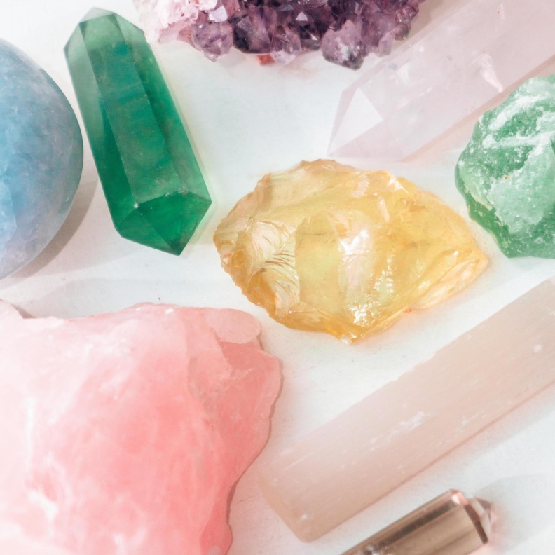 فوائد الأحجار الكريمة للصحة والسعادة في 2025 بواسطة Alina Vilchenko