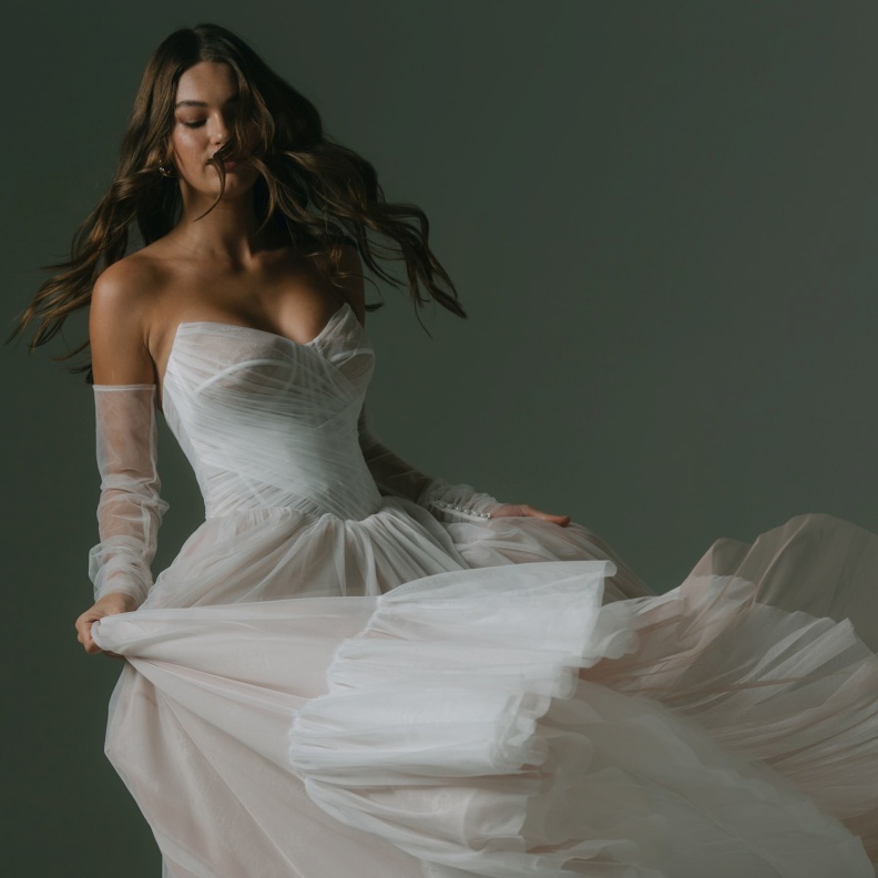 قفازات شفافة من دار Hera